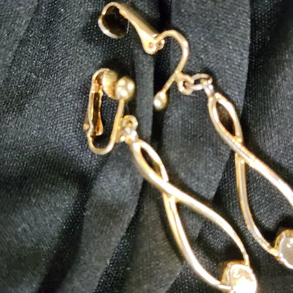 Avon Gold Tone Faux Opal Dangle Drop Figure Eight Vintage Magnet Clip On Earring - Picture 13 of 16